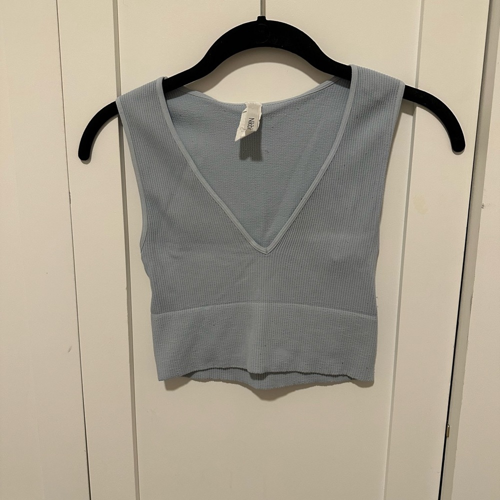 Nikkibiki v neck tank